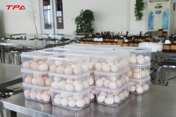 Trứng gà ta được ban lãnh đạo lựa chọn từ những nhà cung cấp thực phẩm sạch 